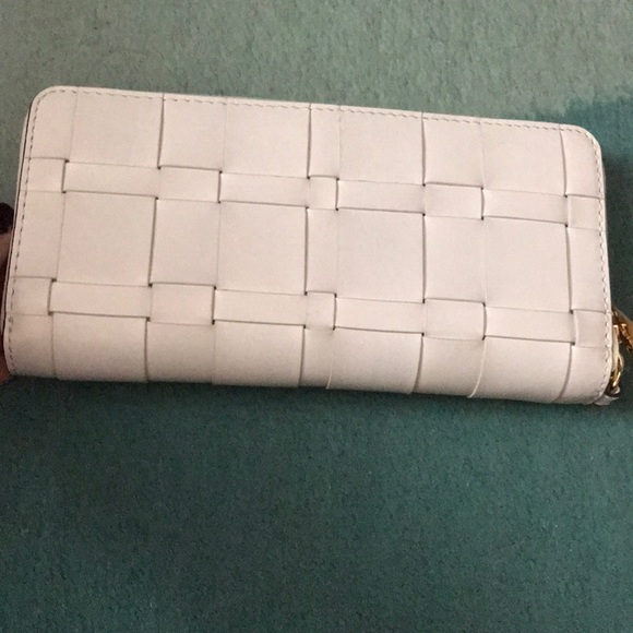 NWOT Michael Kors wallet - Picture 2 of 4